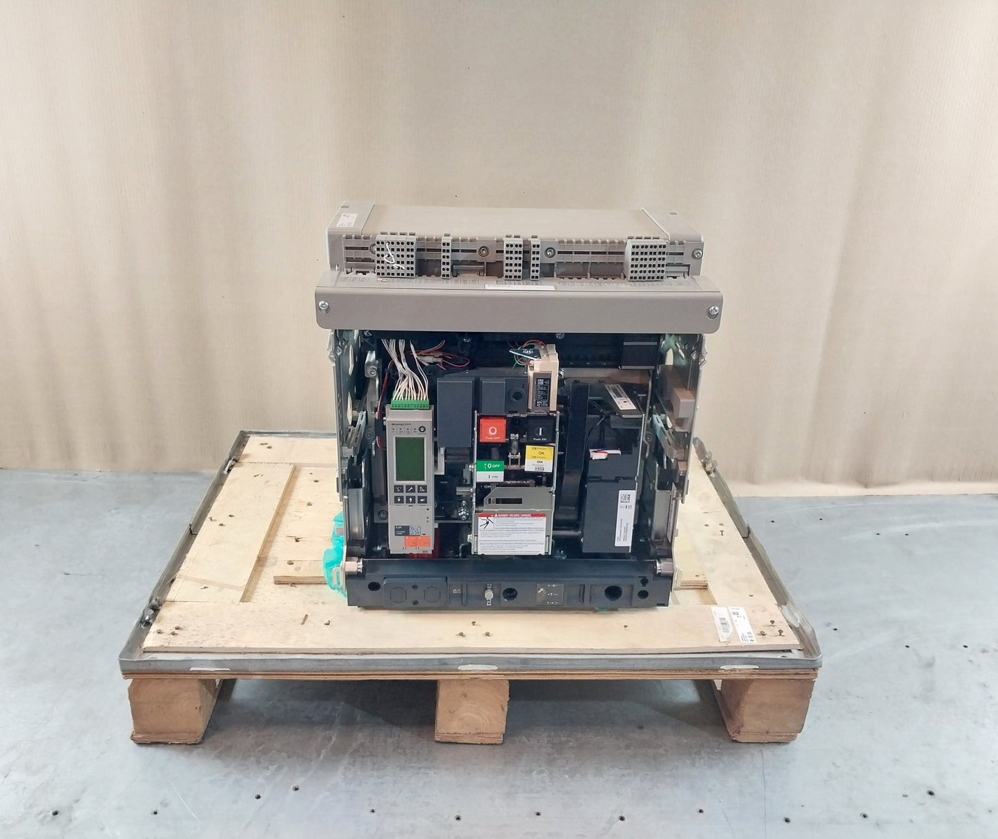 SCHNEIDER ELECTRIC NW08 H1 MASTERPACT CIRCUIT BREAKER 800A 3 POLE