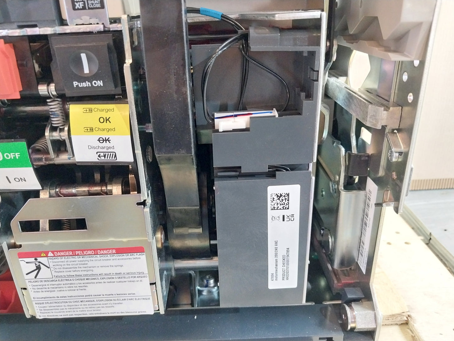 SCHNEIDER ELECTRIC NW08 H1 MASTERPACT CIRCUIT BREAKER 800A 3 POLE