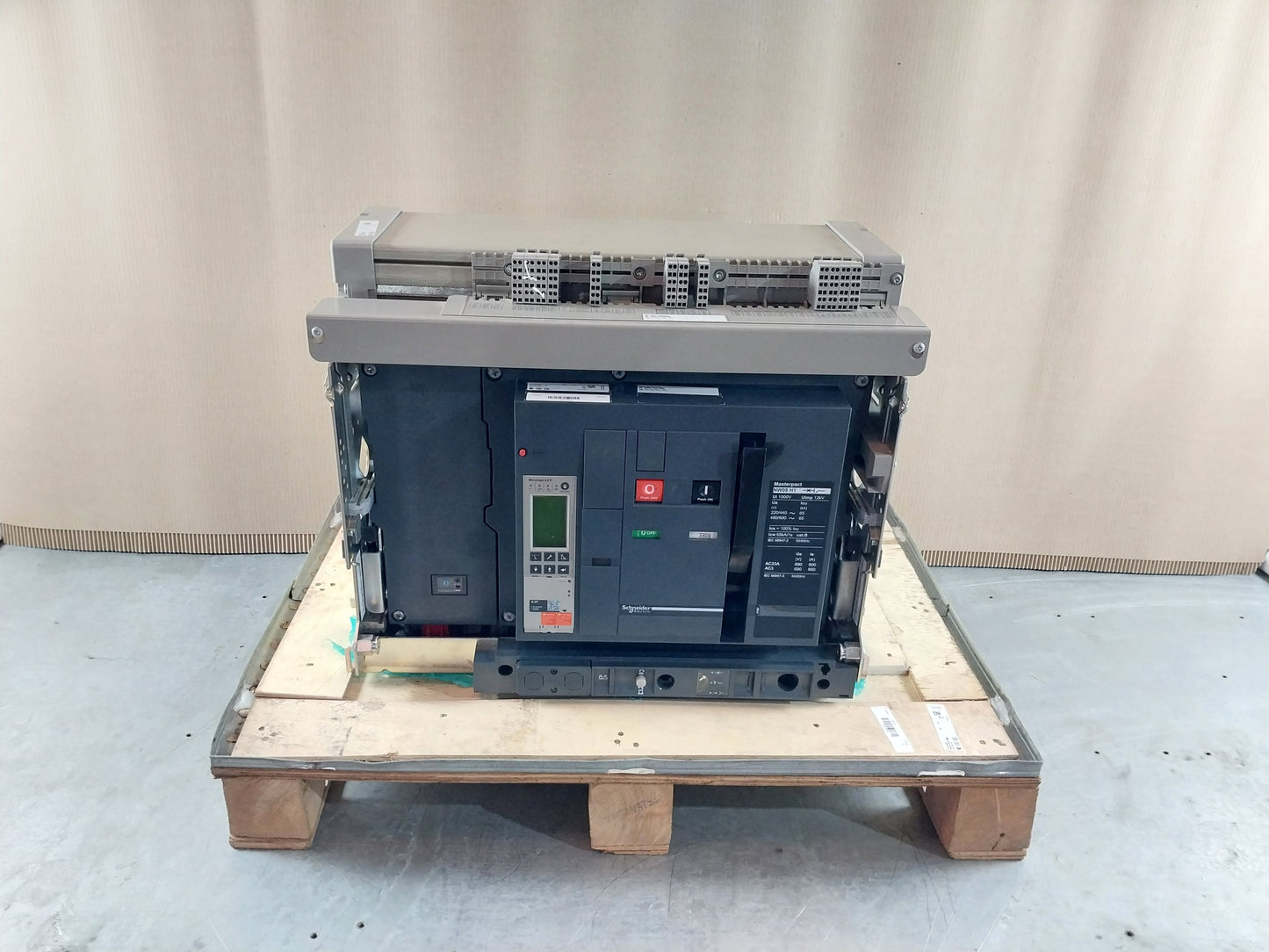 SCHNEIDER ELECTRIC NW08 H1 MASTERPACT CIRCUIT BREAKER 800A 4 POLE