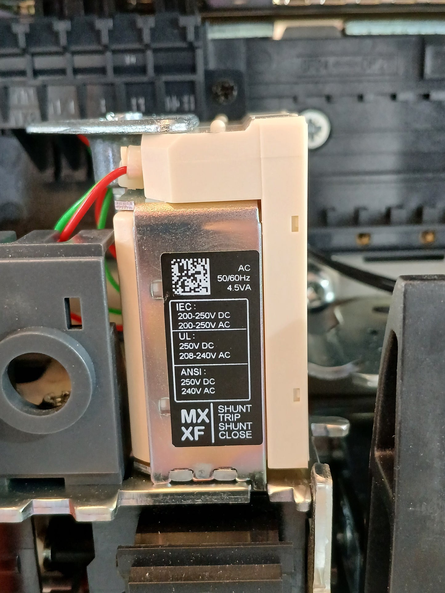 SCHNEIDER ELECTRIC NW25 H1 MASTERPACT CIRCUIT BREAKER 2500A 4 POLE