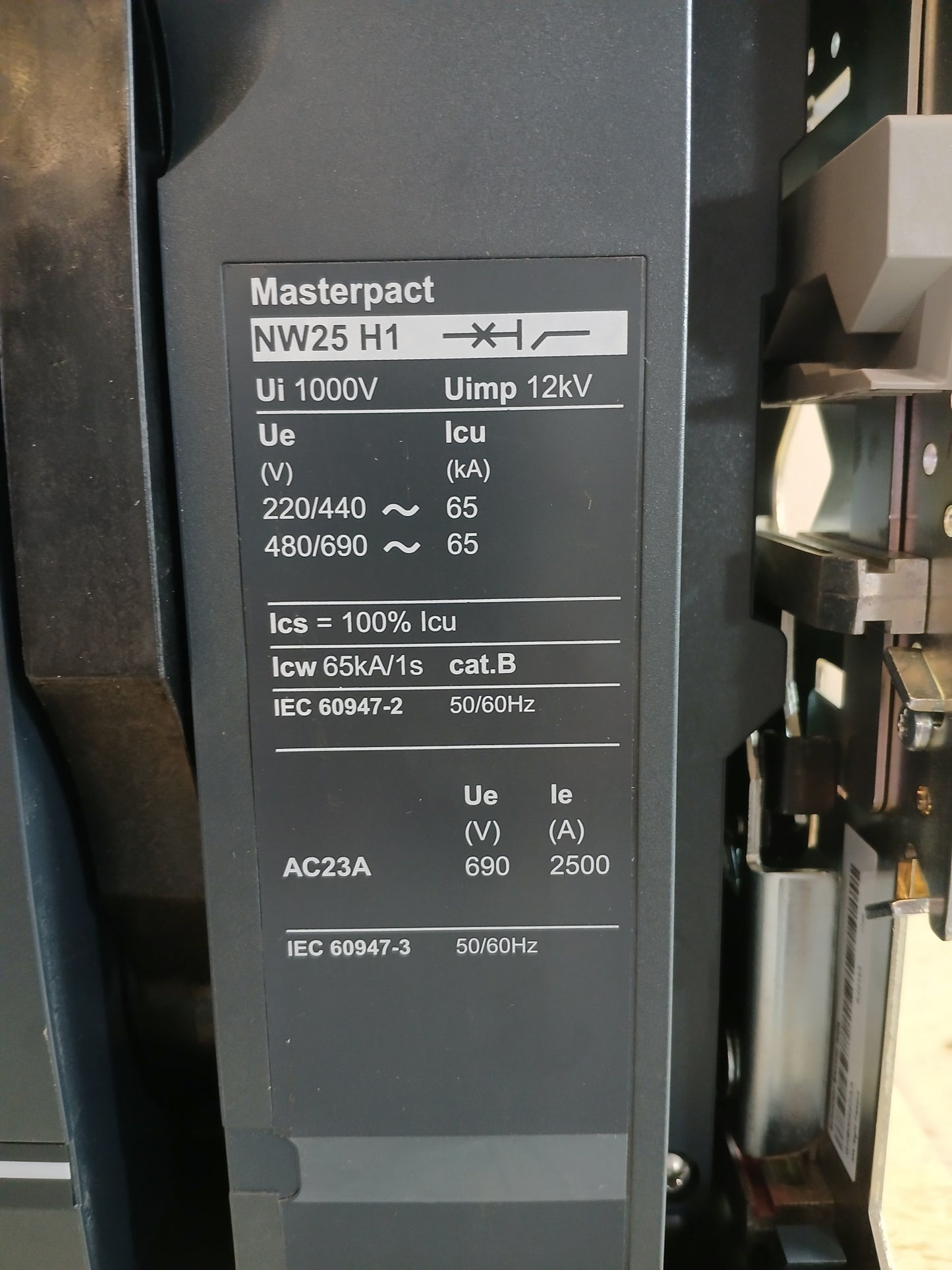 SCHNEIDER ELECTRIC NW25 H1 MASTERPACT CIRCUIT BREAKER 2500A 4 POLE