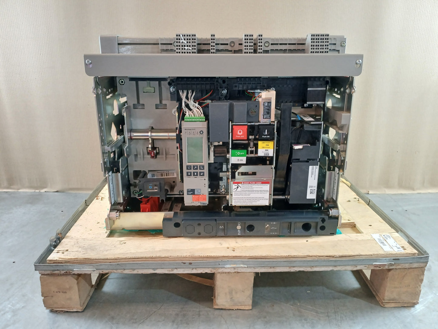 SCHNEIDER ELECTRIC NW25 H1 MASTERPACT CIRCUIT BREAKER 2500A 4 POLE