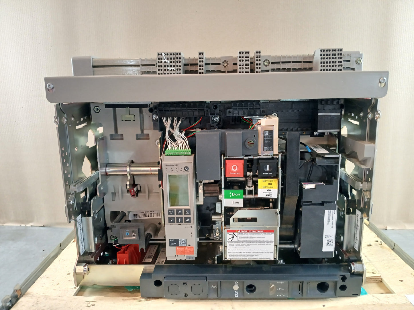 SCHNEIDER ELECTRIC NW25 H1 MASTERPACT CIRCUIT BREAKER 2500A 4 POLE