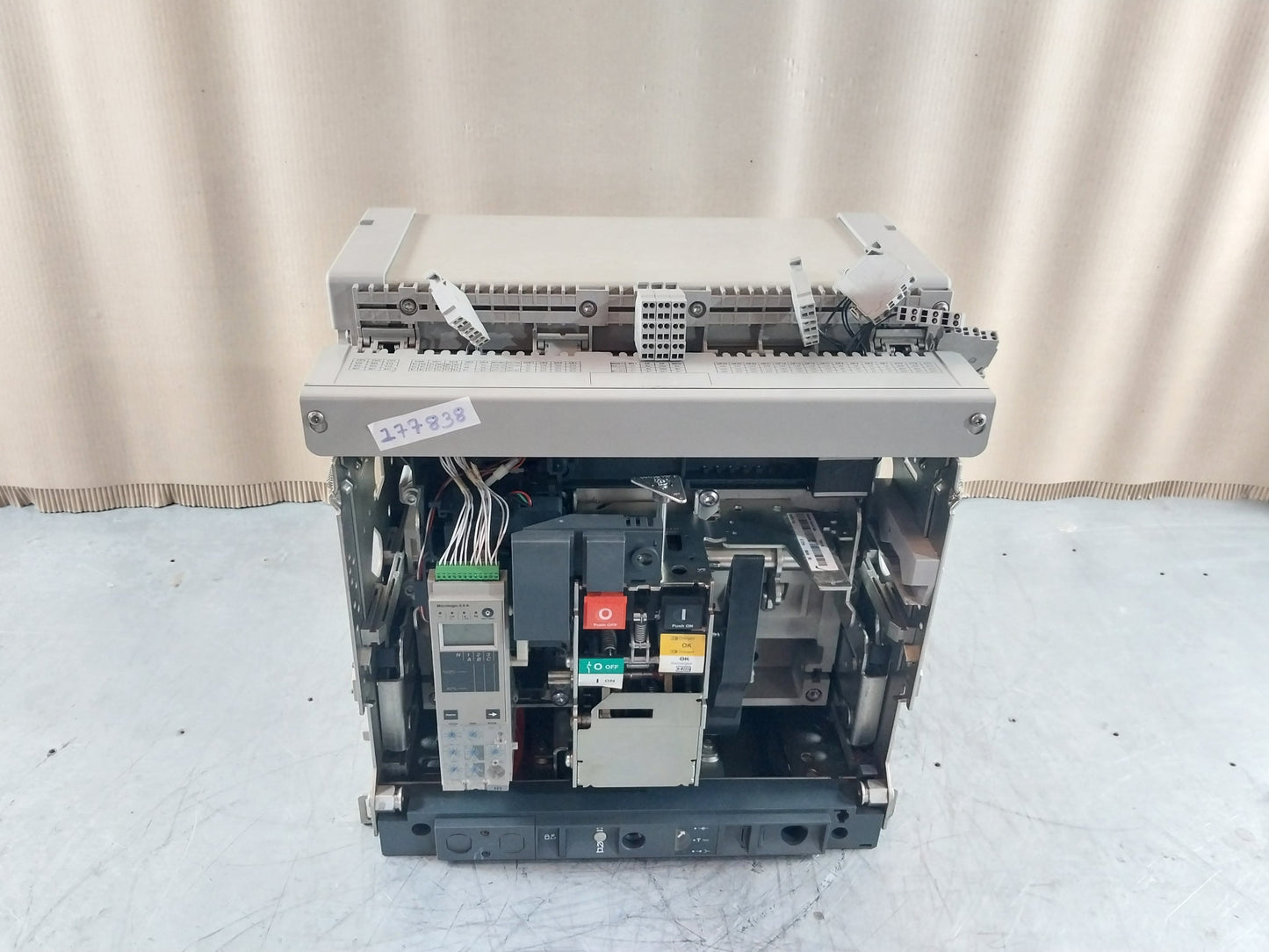 SCHNEIDER ELECTRIC NW32 H1 MASTERPACT CIRCUIT BREAKER 3200A 3 POLE