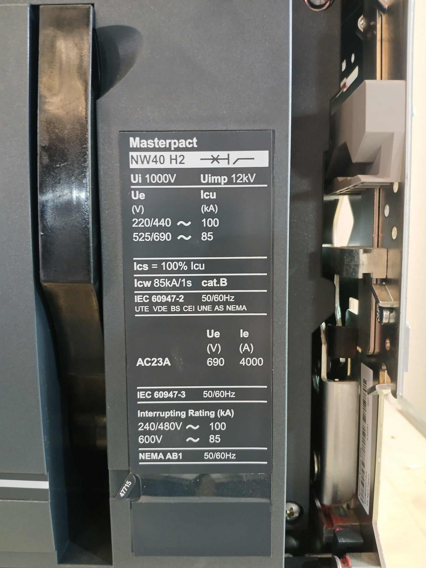 SCHNEIDER ELECTRIC NW40 H2 MASTERPACT AIR CIRCUIT BREAKER 4000A 3 POLE