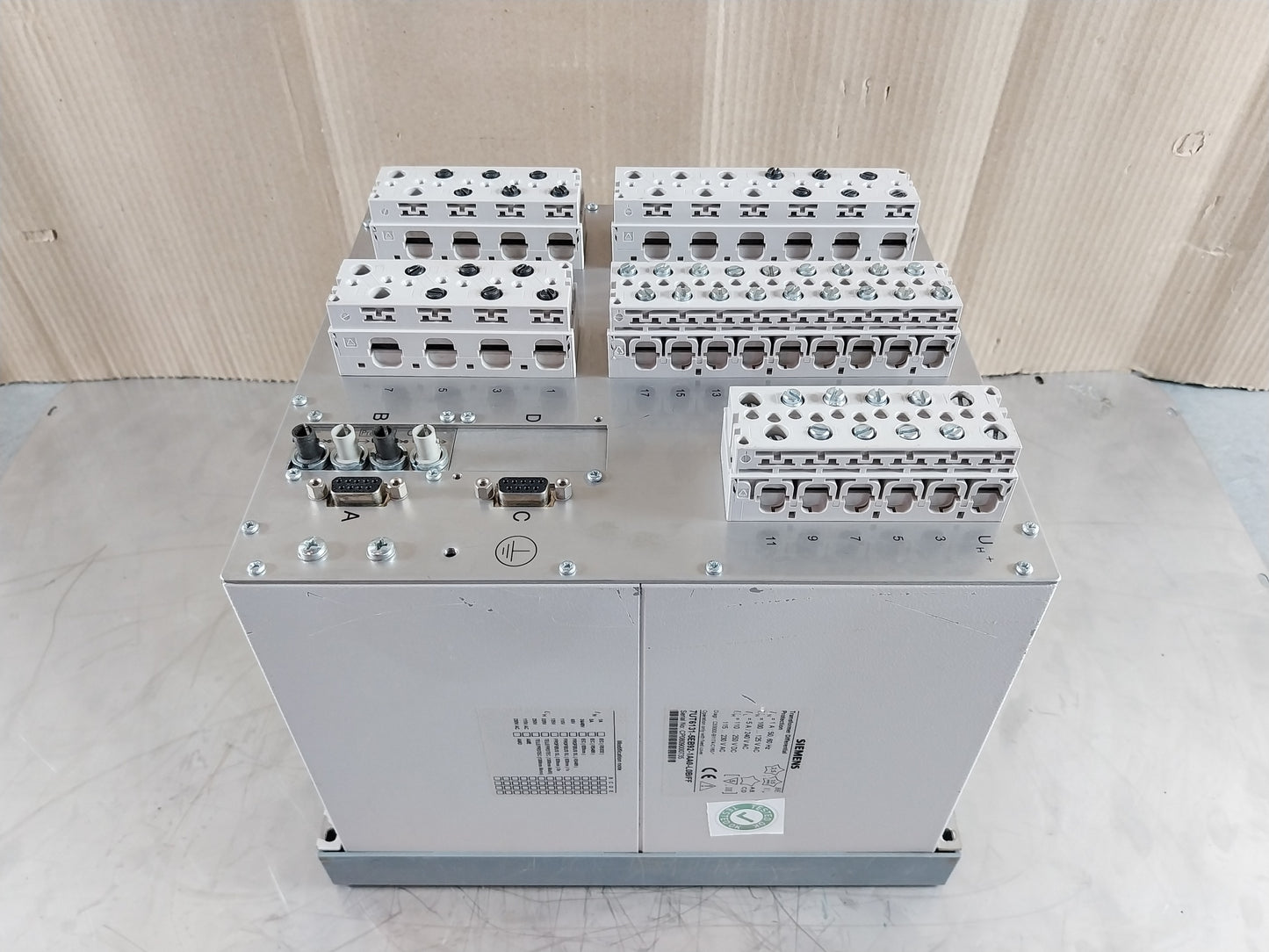 SIEMENS SIPROTEC 7UT6131-5EB92-1AA0-L0B/FF TRANSFORMER DIFFERENTIAL PROTECTION RELAY