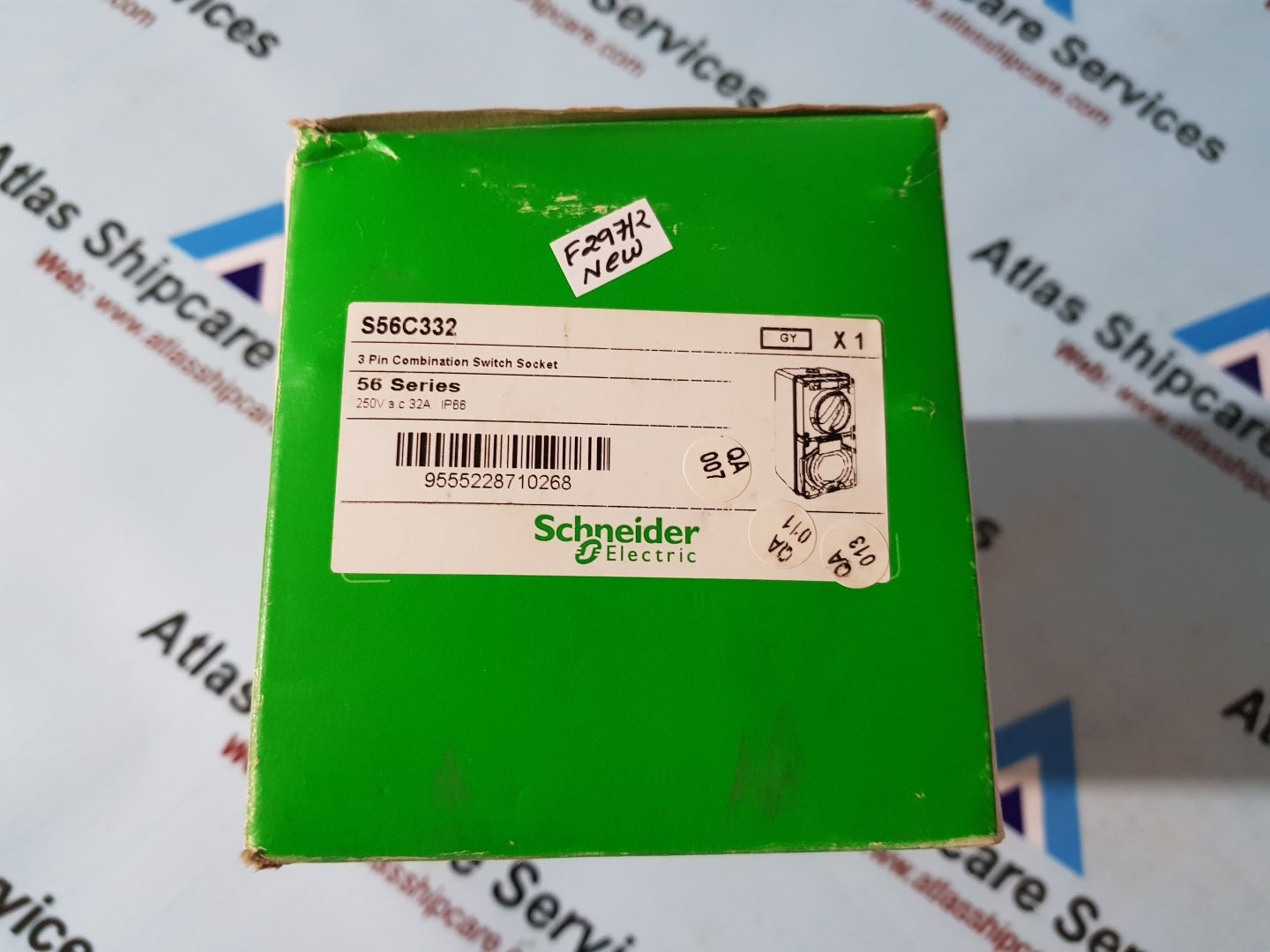 Scheider Electric S56C332 3 Pin Combinatio Switch Socket