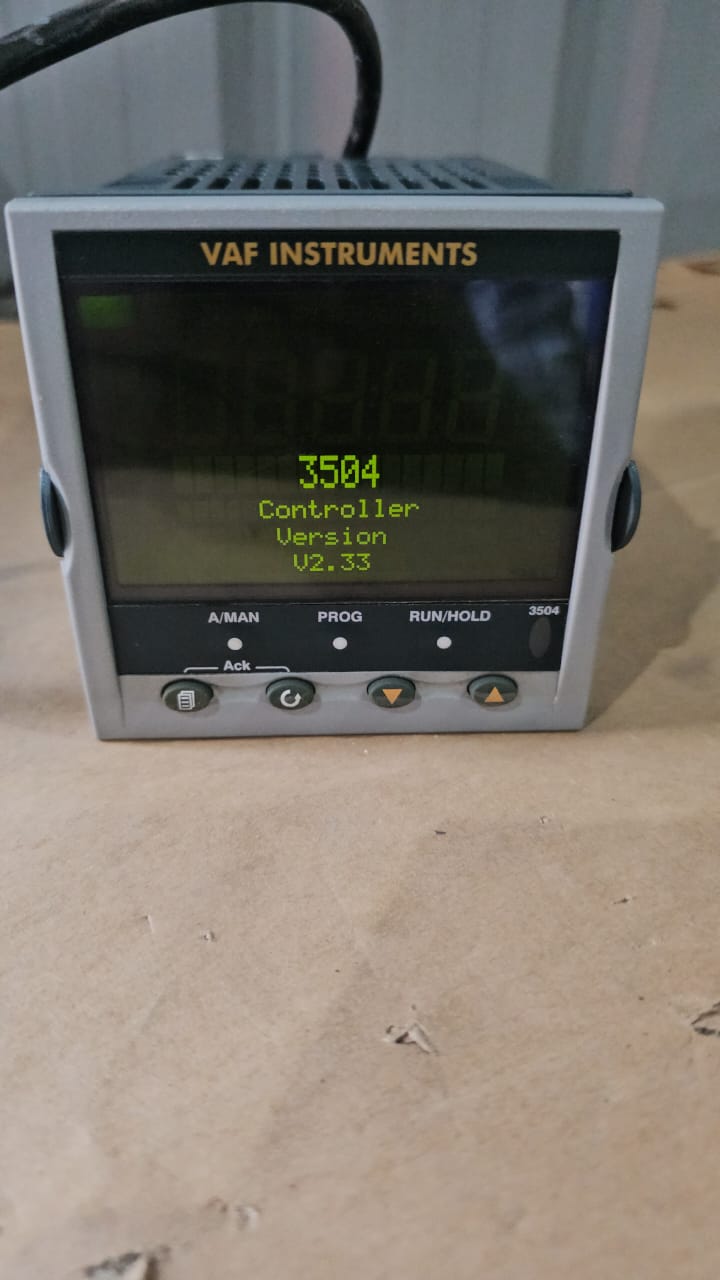 VAF INSTRUMENTS EUROTHERM 3504 PROCESS CONTROLLER