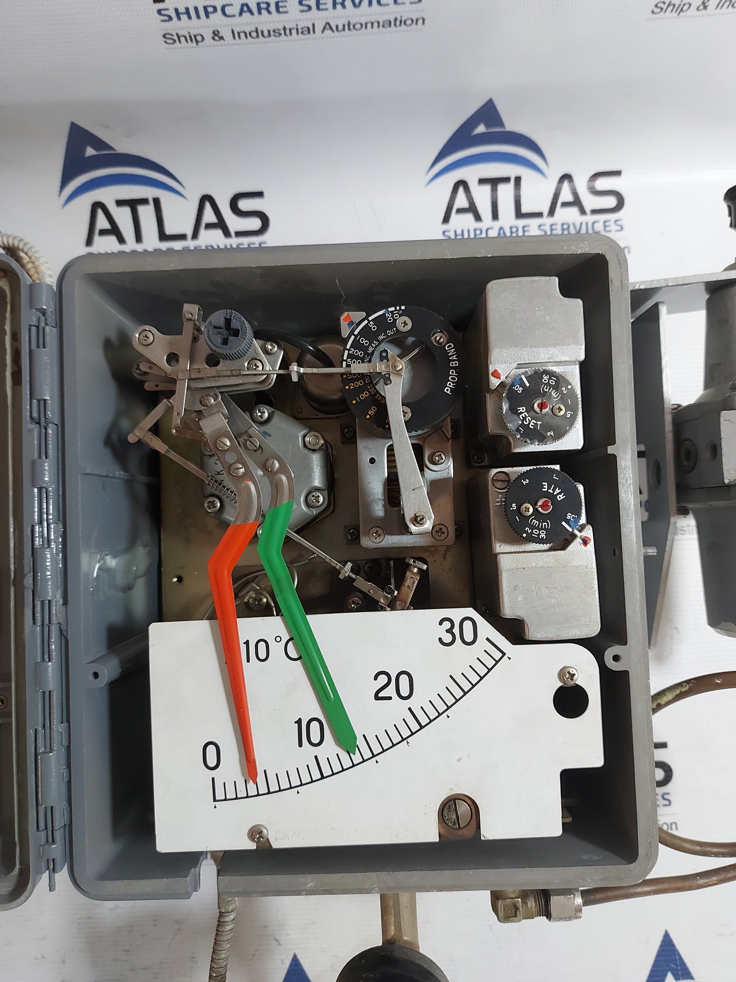 YAMATAKE-HONEYWELL KGTA13-08300A4S-7GU1 TEMPERATURE CONTROLLER