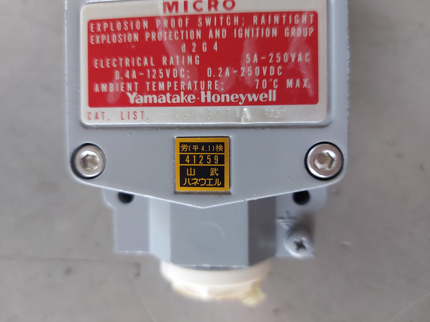 YAMATAKE-HONEYWELL VCX-5001A MICRO EXPLOSION PROOF SWITCH D2G4