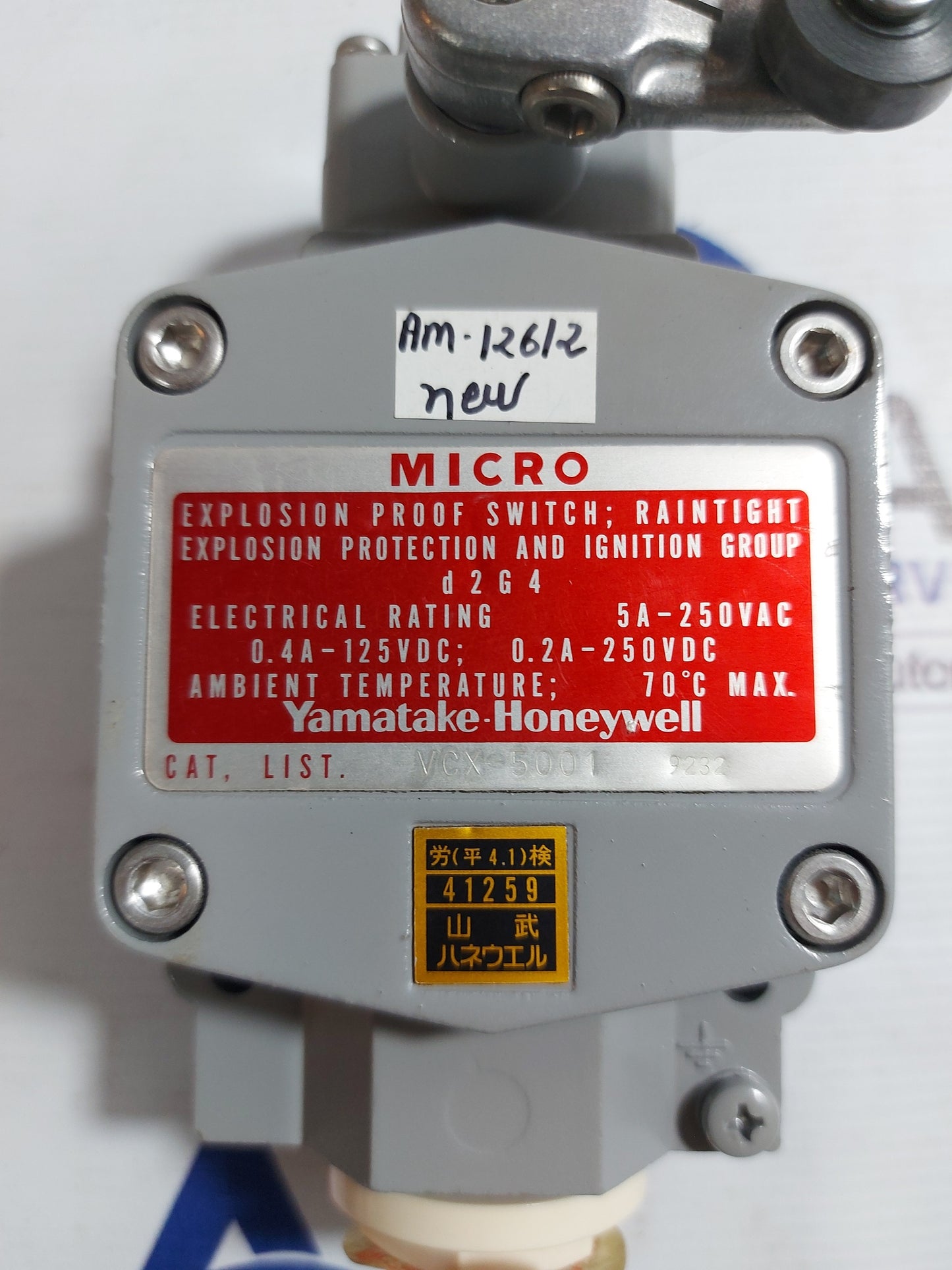 YAMATAKE-HONEYWELL VCX-5001 MICRO EXPLOSION PROOF SWITCH D2G4
