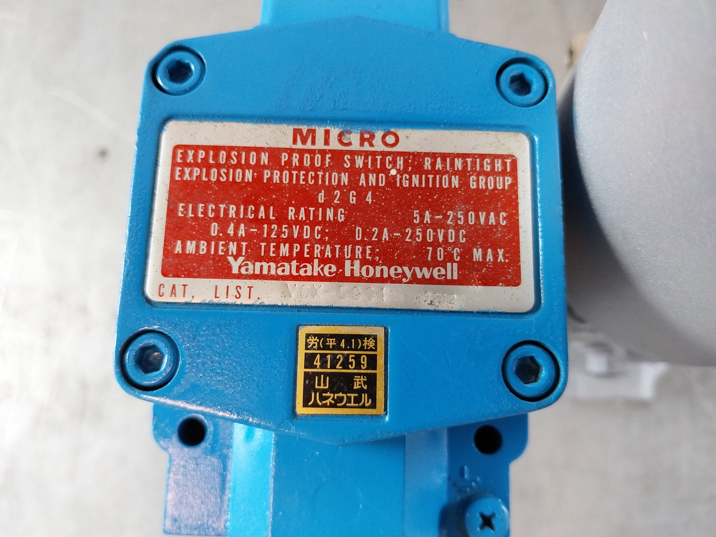 YAMATAKE-HONEYWELL VCX-5001 MICRO LIMIT SWITCH WITH CONTROL VALVE