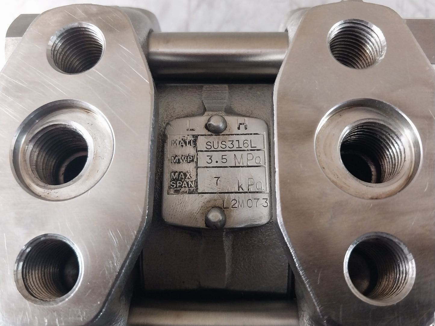 YOKOGAWA UNI UNE11-SLS2*B PRESSURE TRANSMITTER 24V 4-20mA