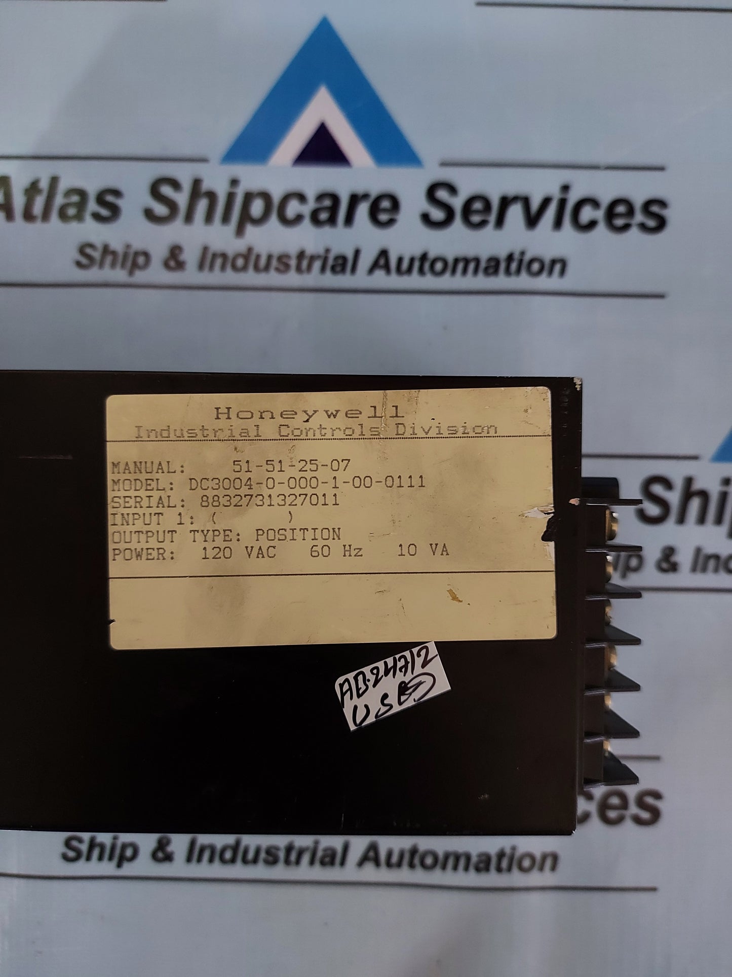 HONEYWELL DC3004-0-000-1-00-0111 TEMPERATURE CONTROLLER