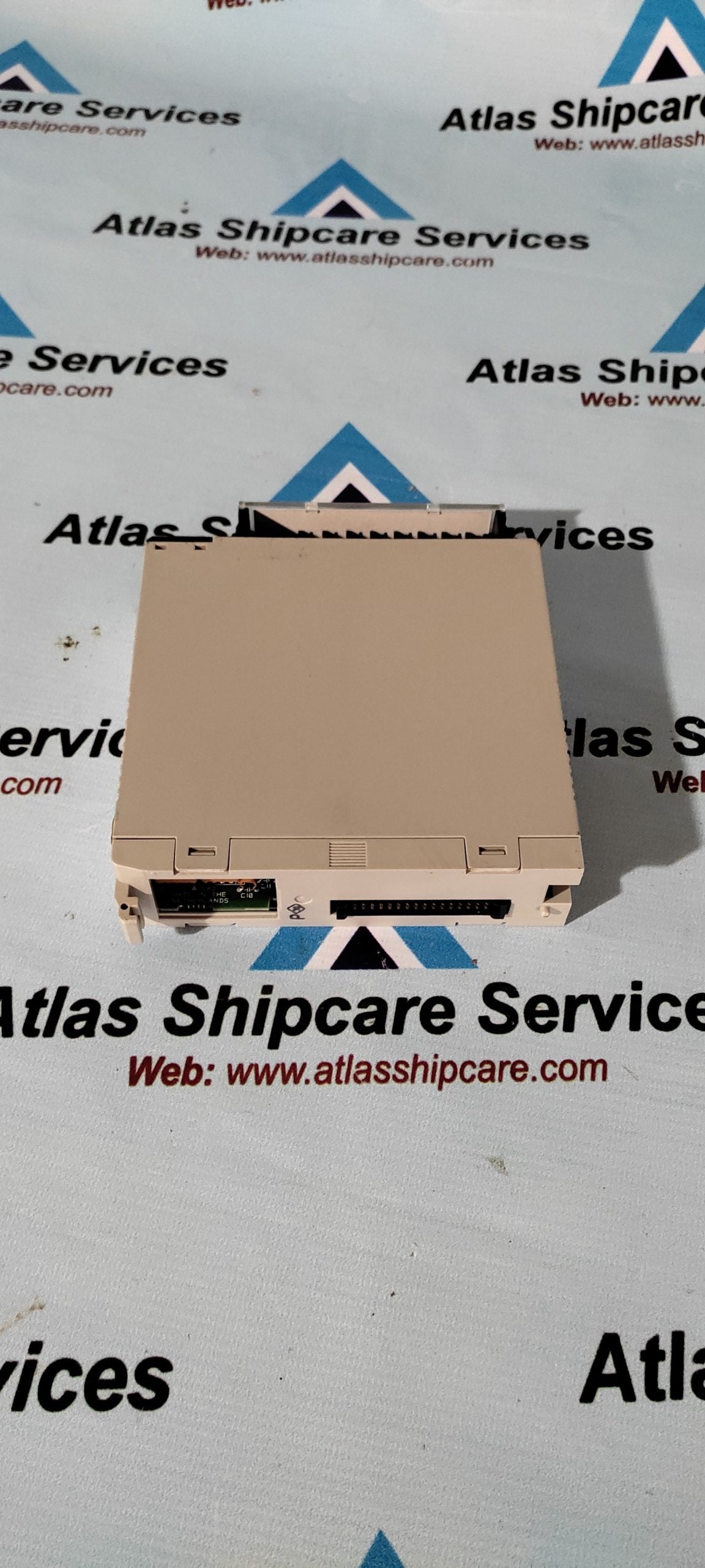 OMRON C200H-OC226N OUTPUT UNIT