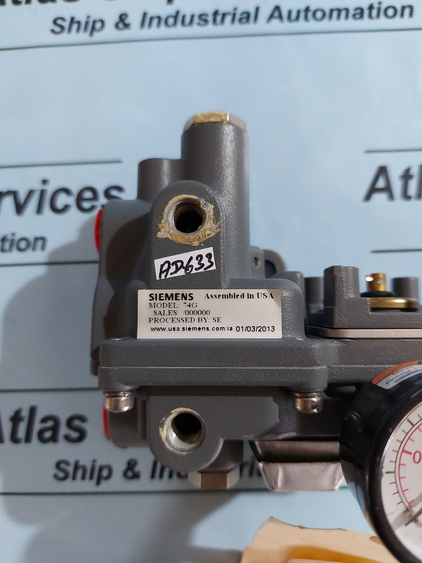 SIEMENS 74G VALVE POSITIONER WITH PRESSURE GAUGE